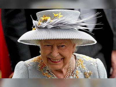 President of Oxford college defends students’ right to remove Queen’s photo