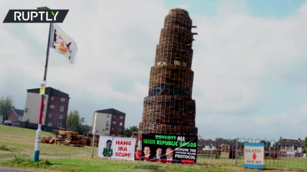 Post-Brexit 11th Night celebrations in Northern Ireland turn political with MONSTER BONFIRE lit by loyalists