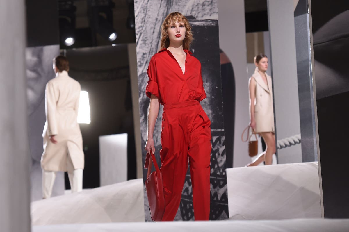 Hermès bags sales growth in strong week for luxury retailers