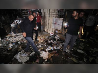 Iraq: Bomb blast kills about 30 in Baghdad market – Warning: graphic content
