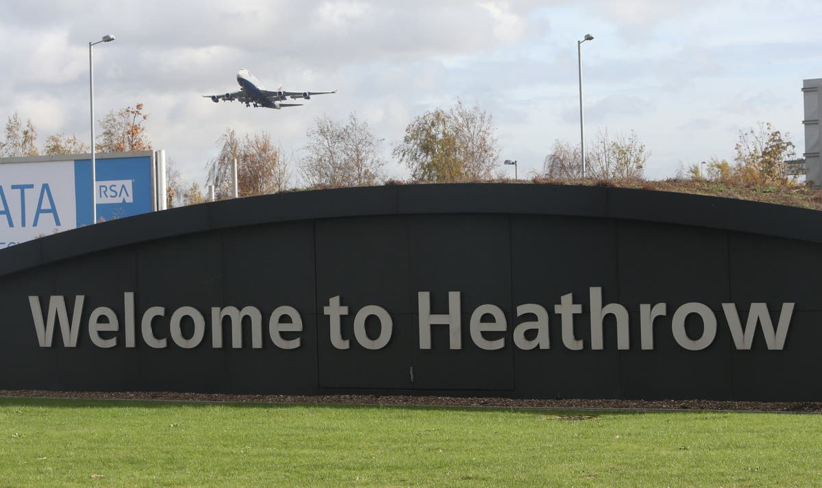 Heathrow airport set to introduce £5 passenger drop off charge