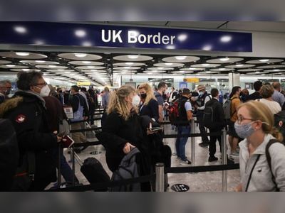 Border officials told not to make Covid checks on green and amber list arrivals