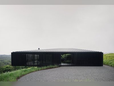 This Jet-Black Home in Australia Keeps Its Cool in More Ways Than One