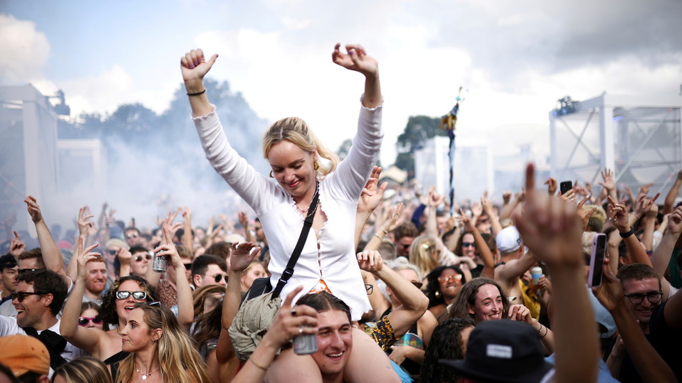 Get dosed… with vaccine: Covid vaccines centres to pop-up at Leeds and Reading festivals but only to those not under the influence