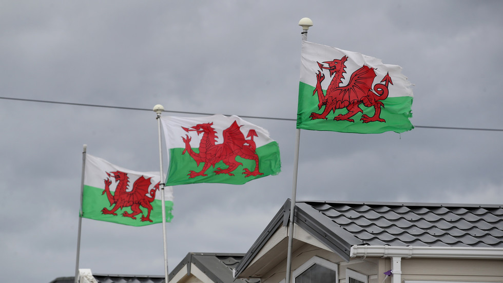 Arts Council of Wales finds itself racist for… asking employees to speak Welsh