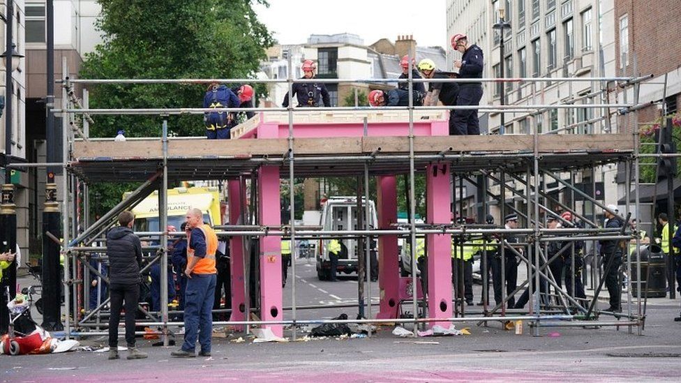 Extinction Rebellion: Giant table erected in London street dismantled