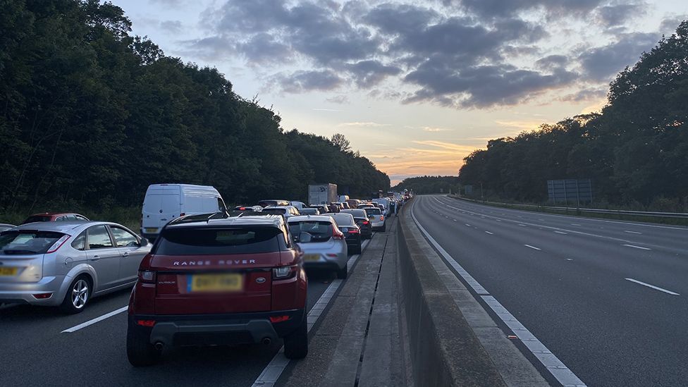 M25: Three dead and two arrested after lorry, minibus and car crash