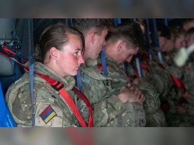 Afghanistan: Final UK troops leave Kabul