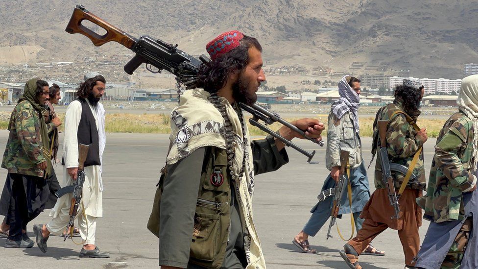Afghanistan: UK and Taliban in talks over further evacuations