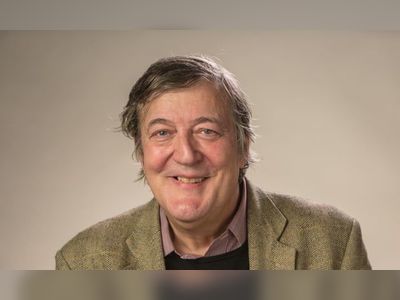 Stephen Fry in plea for walk-in mental health hubs for youths hit by pandemic