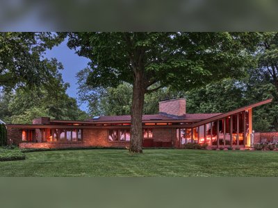 A 1953 Frank Lloyd Wright With Views Over Lake Michigan Asks $1.9 Million