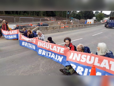Climate activists block M25 London orbital for SECOND TIME in three days
