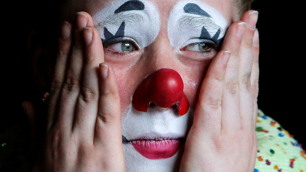‘Finally, something the PM can help with’: Post-Covid CLOWN SHORTAGE hits Northern Ireland