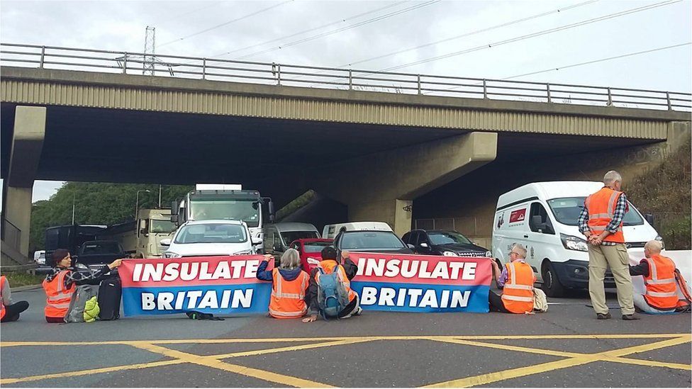 M25 junctions blocked by Insulate Britain campaigners