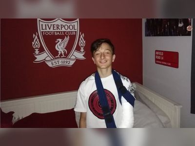 Liverpool star gives fan his kit after chance meeting while having X-rays