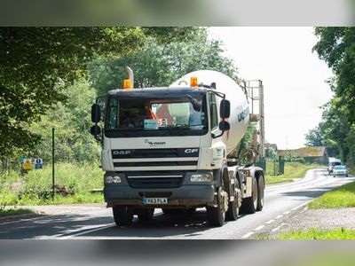 Lorry driver shortage: strike threat at two firms increases supply chain fears