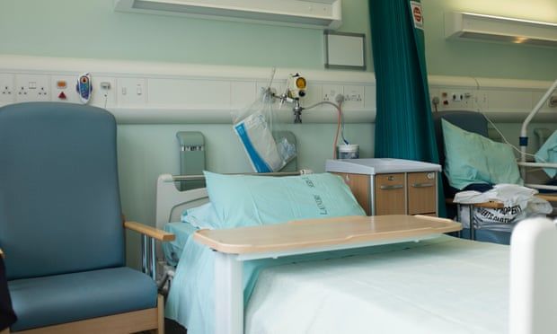 Mental health patients in shared wards despite calls for NHS to end practice
