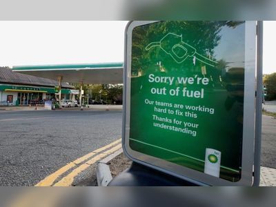 Boris Johnson to consider using army to supply petrol stations