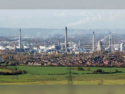 Stanlow oil refinery ‘on brink of collapse’ as crisis talks continue