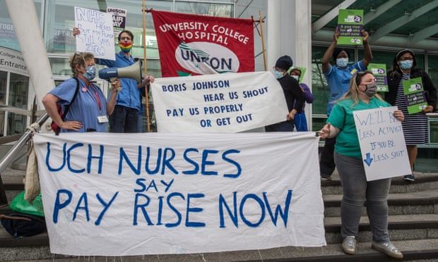 Most NHS staff vote to oppose 3% pay rise as union warns workers ‘fed up’