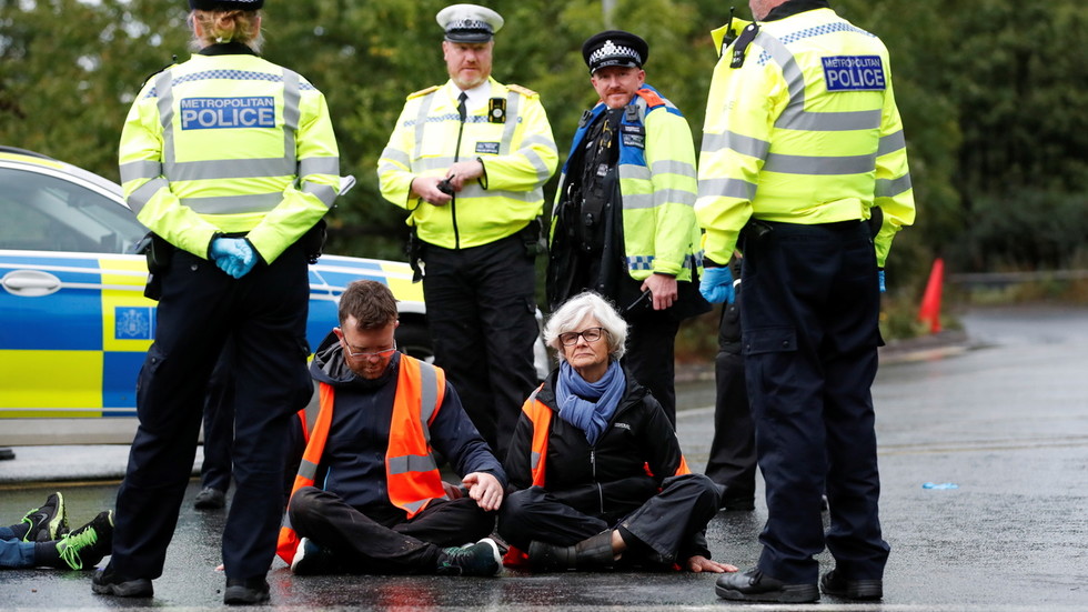 ‘Illegitimate protesters?’ Boris Johnson roasted online as he announces crackdown on climate activists over road blockades