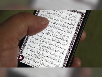 Apple takes down Koran app in China