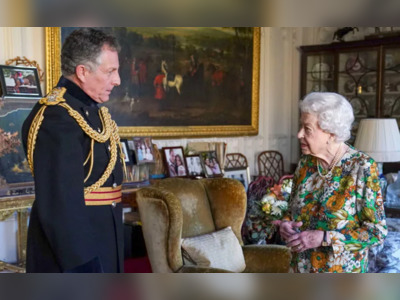 Queen Elizabeth Hosts In-Person Reception After Health Fears