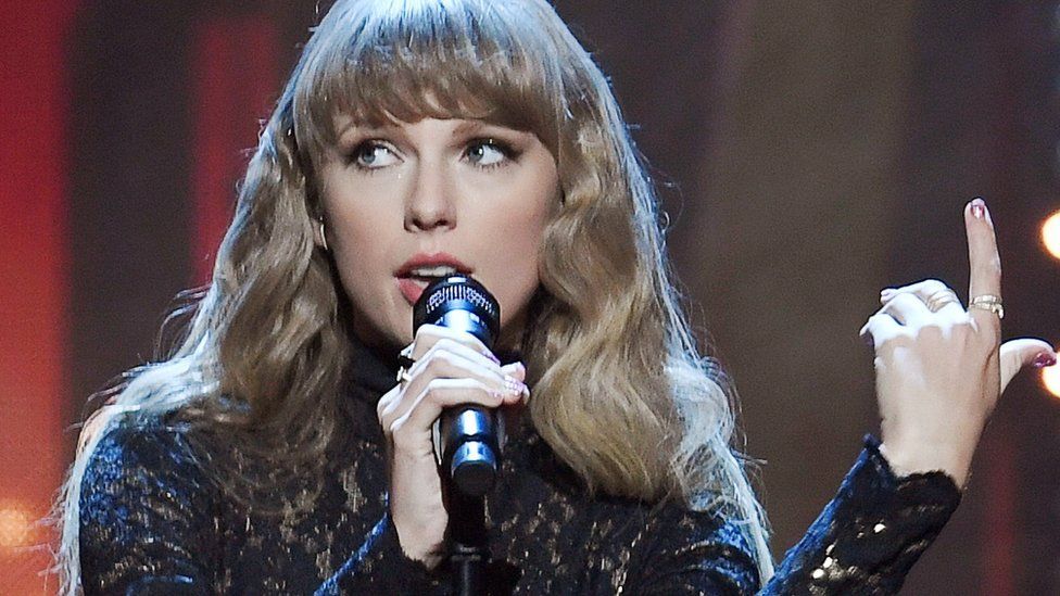Taylor Swift lands eighth UK number one album with re-recorded Red