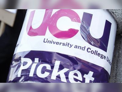 UK university staff back strikes over pay and conditions