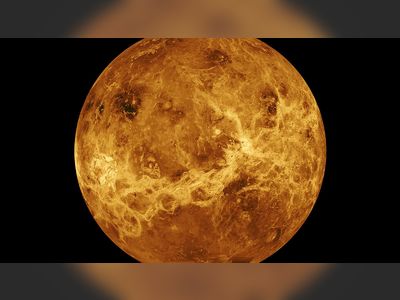 Venus may have alien 'lifeforms in its clouds', scientists suggest