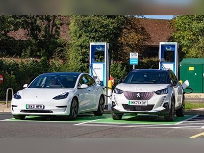 UK cuts grants for electric vehicles for second time in a year