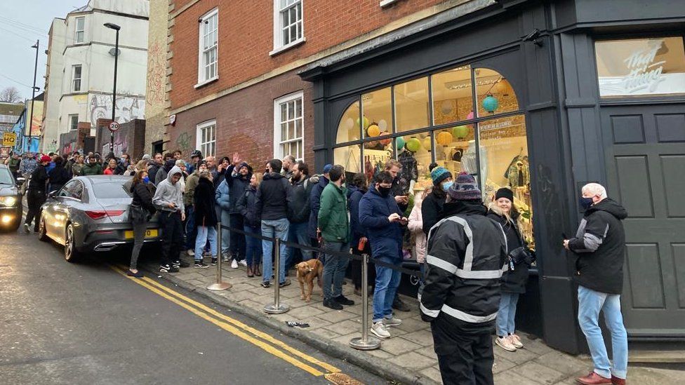 Queues form as Banksy Colston statue trial T-shirts go on sale