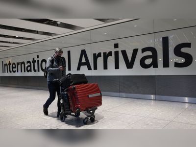 Coronavirus: UK tightens travel rules amid Omicron spread