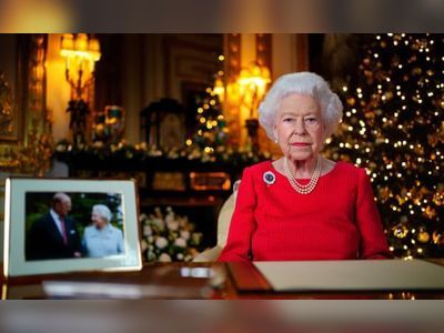 Queen expected to strike personal tone in Christmas Day message