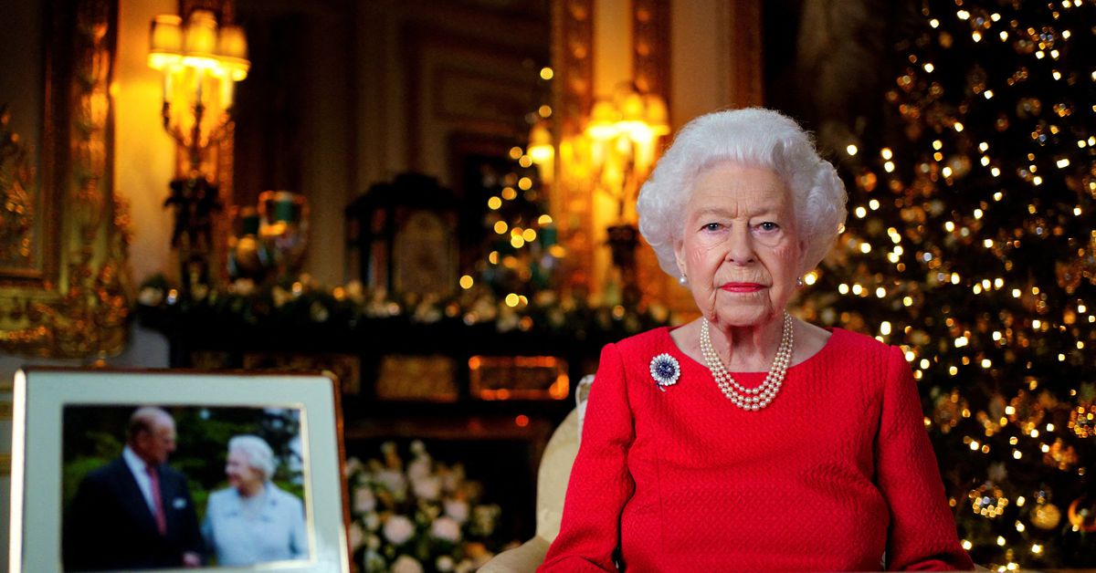 Queen Elizabeth flies to Sandringham after COVID disrupted Christmas plan