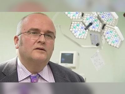 'Liver branding' surgeon suspended