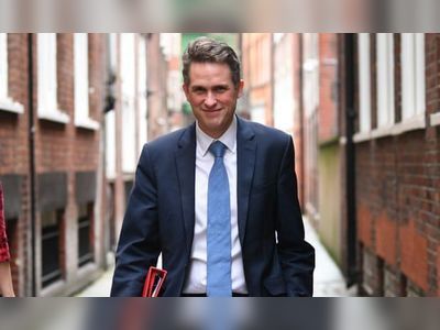 Gavin Williamson tied new school funding to party vote, says Tory defector
