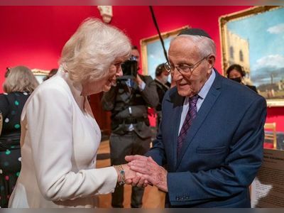 Holocaust survivors get royal portraits