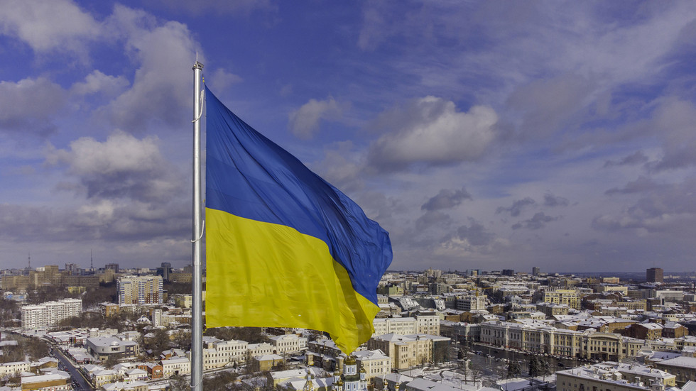 Ukraine vows not to surrender
