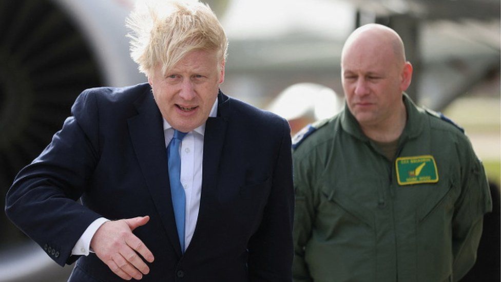 Boris Johnson faces police questionnaire deadline over No 10 parties