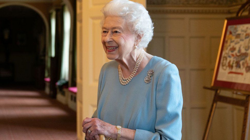 Buckingham Palace eases concerns over Queen's Covid case