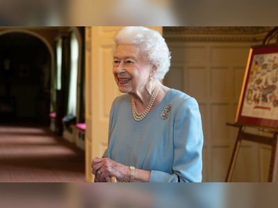 Buckingham Palace eases concerns over Queen's Covid case