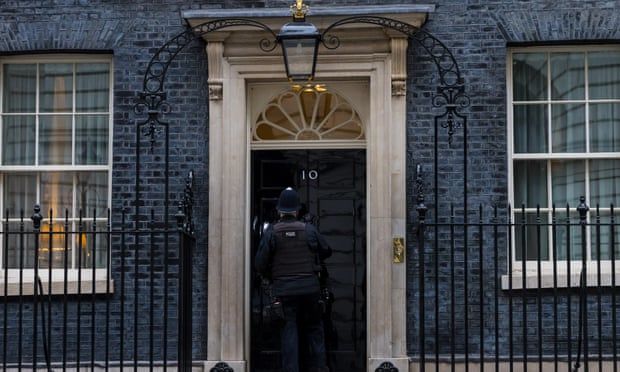 No 10 staff warned not to confer in replies to Met police’s parties inquiry