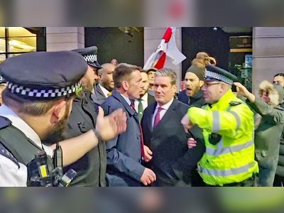 Keir Starmer: Two arrested after protesters surround Labour leader