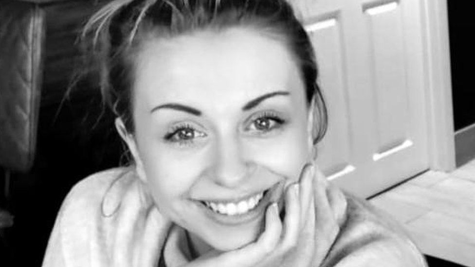 Breast cancer: Warning after death of young mum Sophie Collins