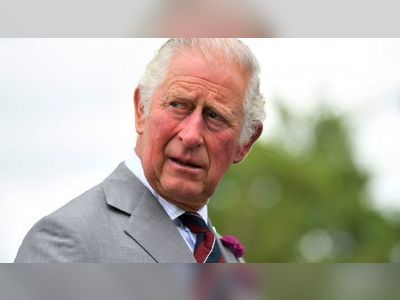 Covid: Charles met Queen two days before testing positive