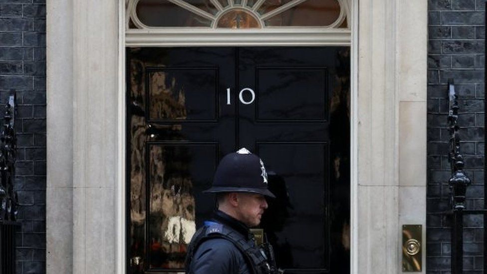 Police to email 50 people in Downing Street party inquiry