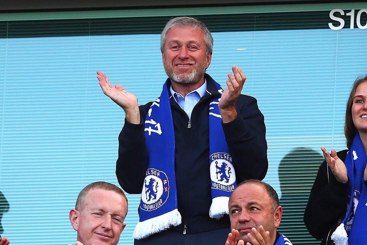 Russian oligarch Roman Abramovich gives up stewardship of Chelsea football team, the club announces.