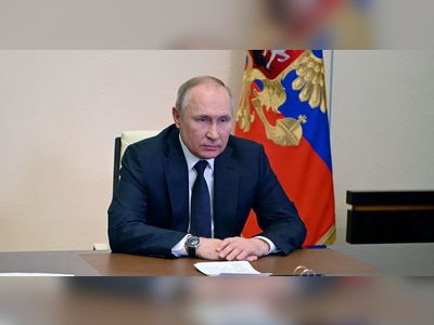 Putin signs law to allow online voting at elections across Russia