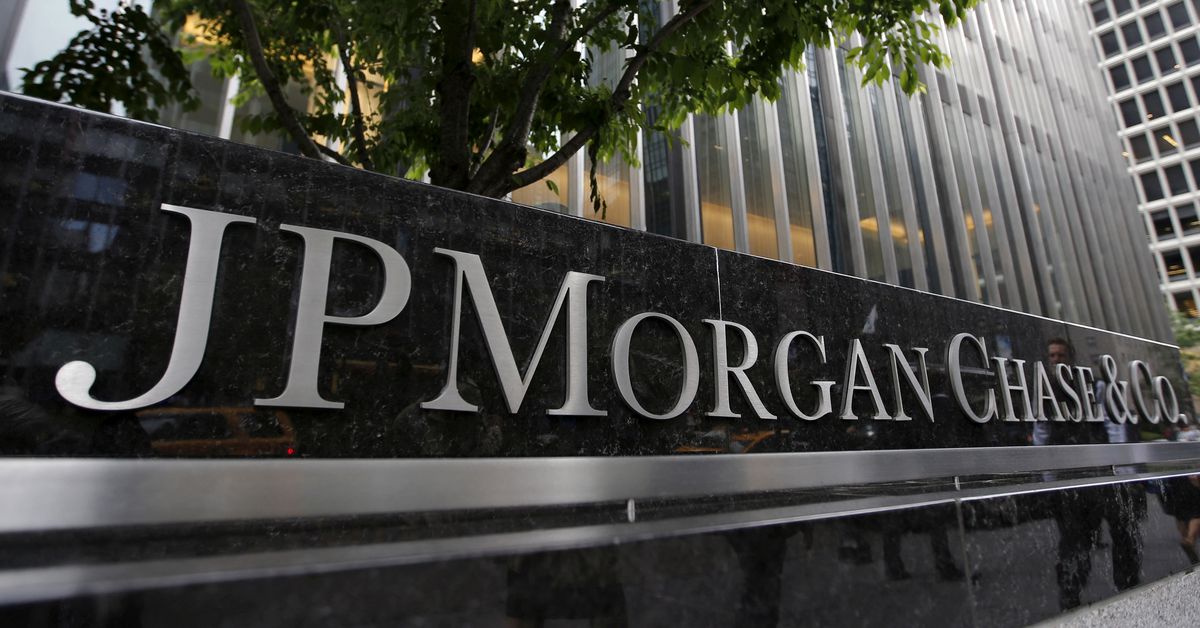 JPMorgan to resume hiring unvaccinated individuals, drop mask mandate -memo